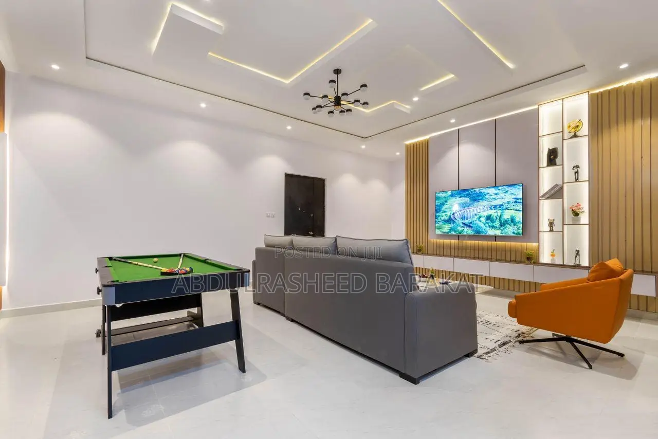 Luxury One Bedroom Apartment With Rooftop Pool