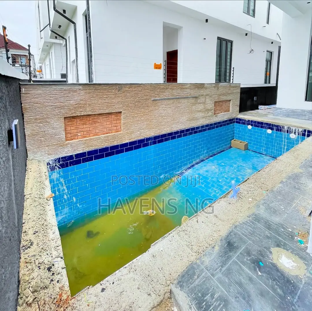 5bdrm Duplex in Chevron for sale