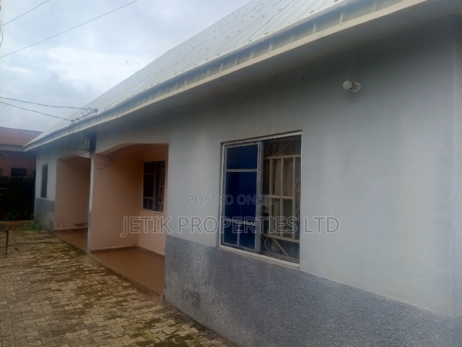 7bdrm Block of Flats in School Lane, Makurdi for sale