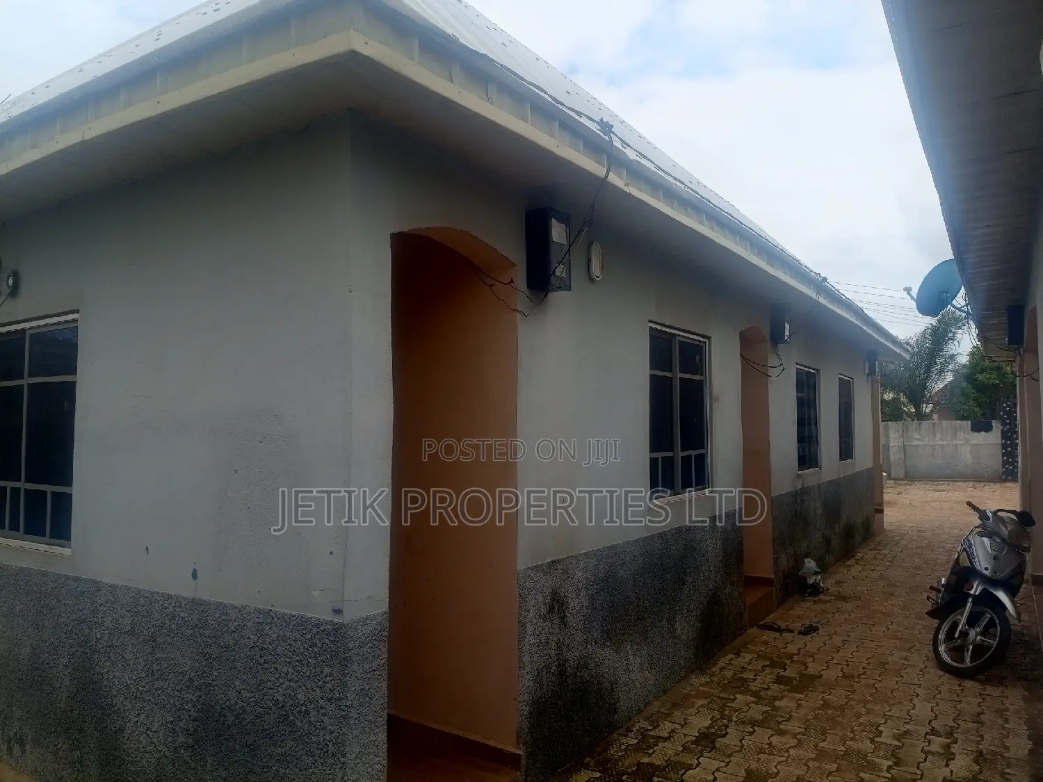 7bdrm Block of Flats in School Lane, Makurdi for sale