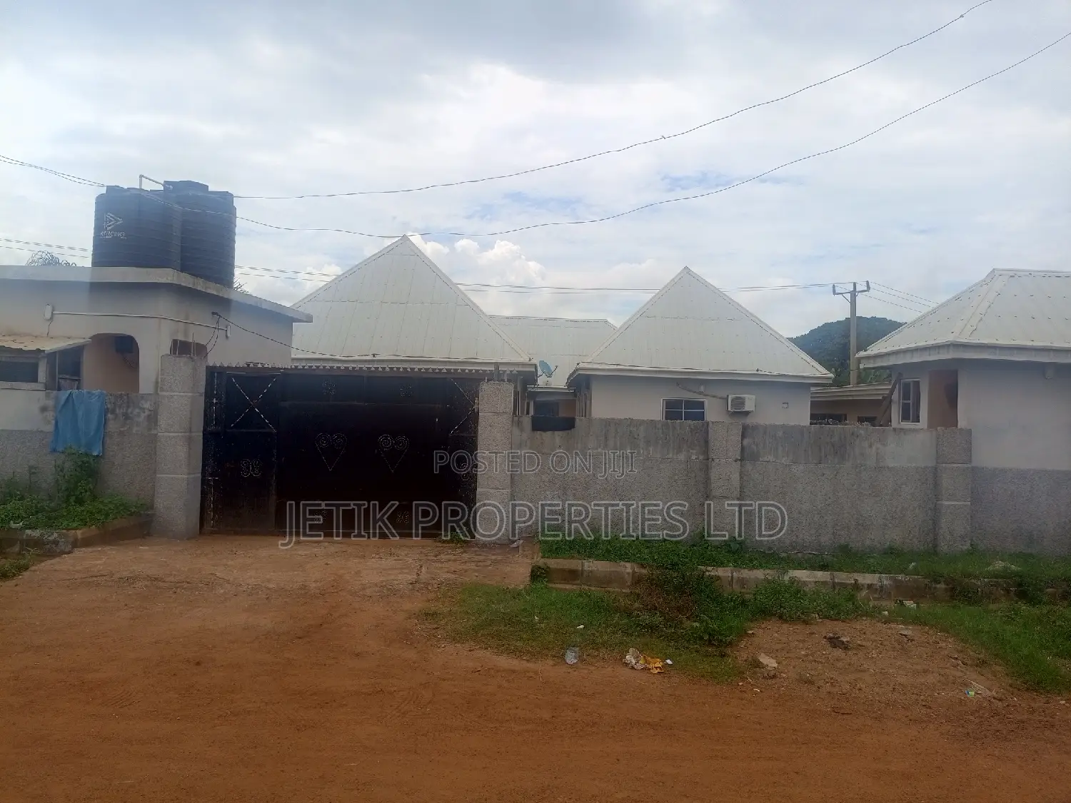 7bdrm Block of Flats in School Lane, Makurdi for sale