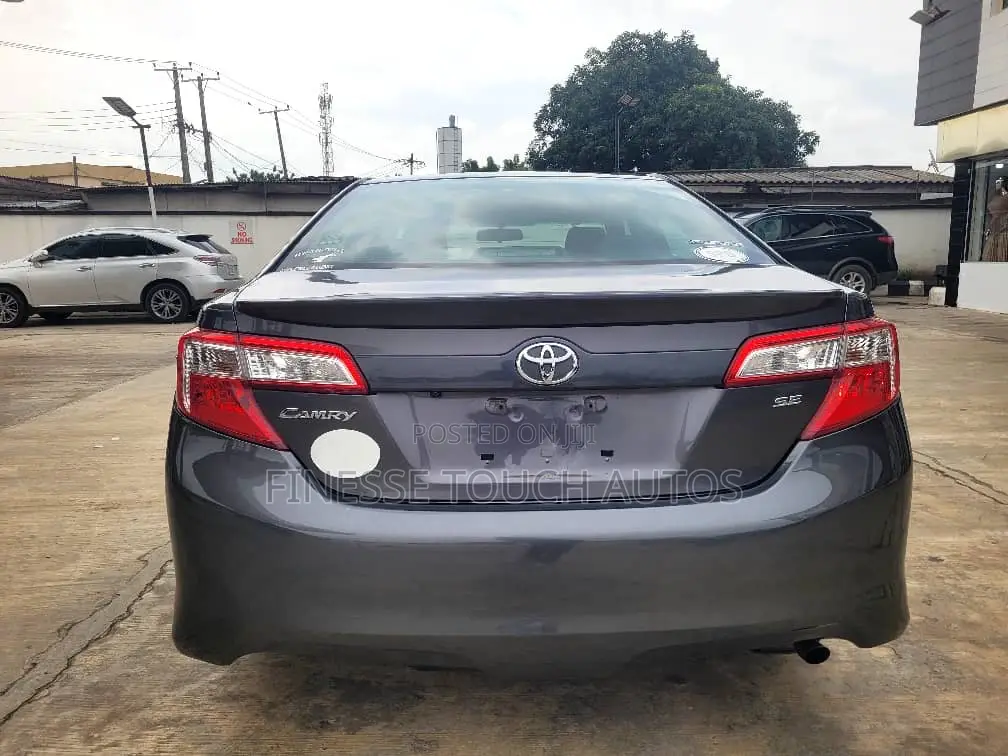 Toyota Camry SE Sport 4dr Sedan (2.5L 4cyl 6A) 2014 Gray