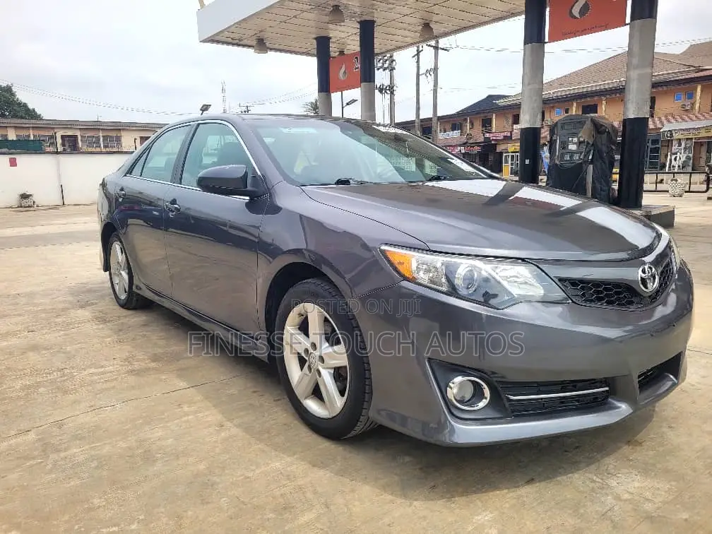 Toyota Camry SE Sport 4dr Sedan (2.5L 4cyl 6A) 2014 Gray
