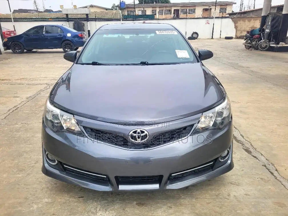 Toyota Camry SE Sport 4dr Sedan (2.5L 4cyl 6A) 2014 Gray
