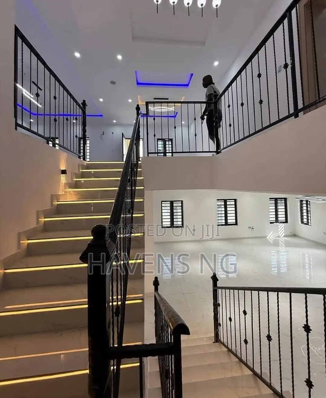 5bdrm Duplex in Oluyole for sale
