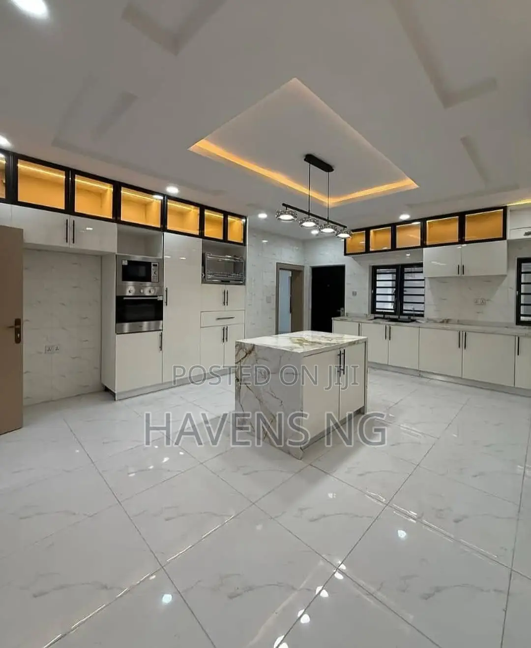 5bdrm Duplex in Oluyole for sale