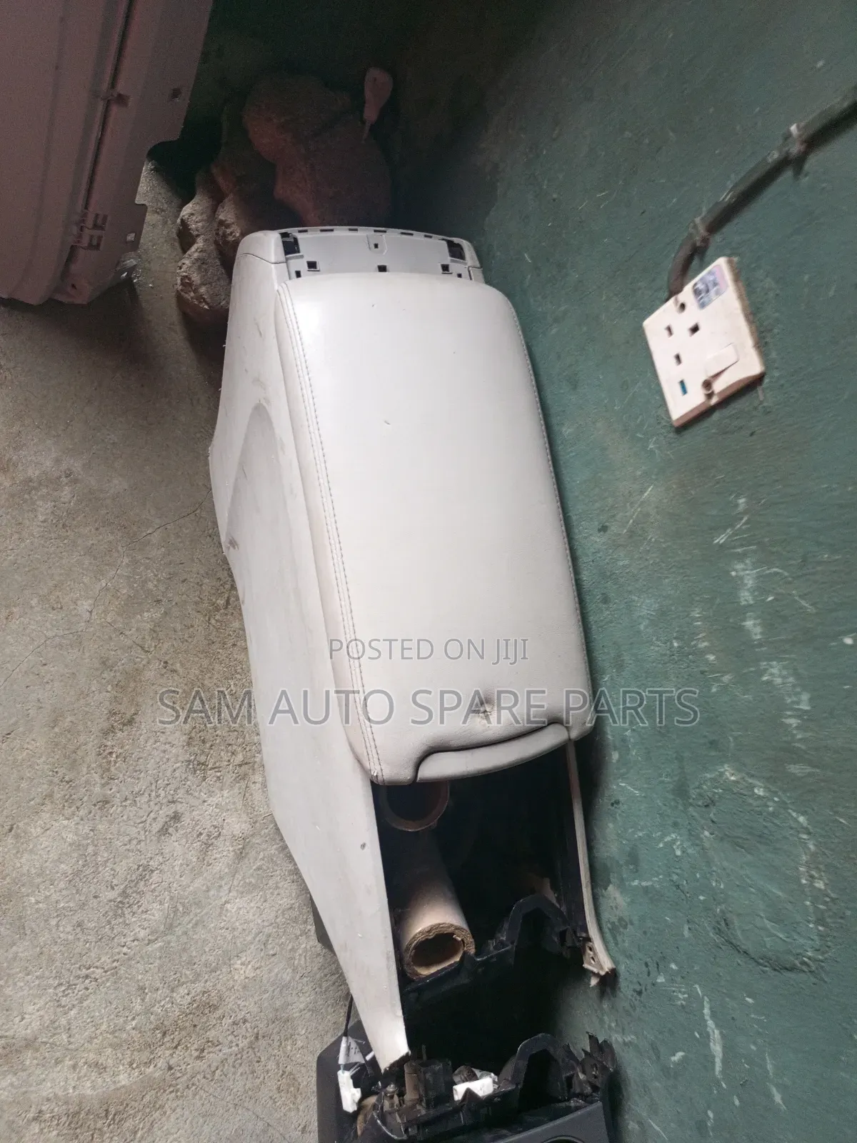 Toyota Venza 2013 Model Center Armrest Center Armrest