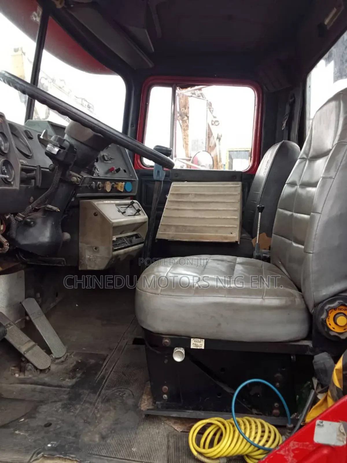 Mack Ud Tractor Head With Winch