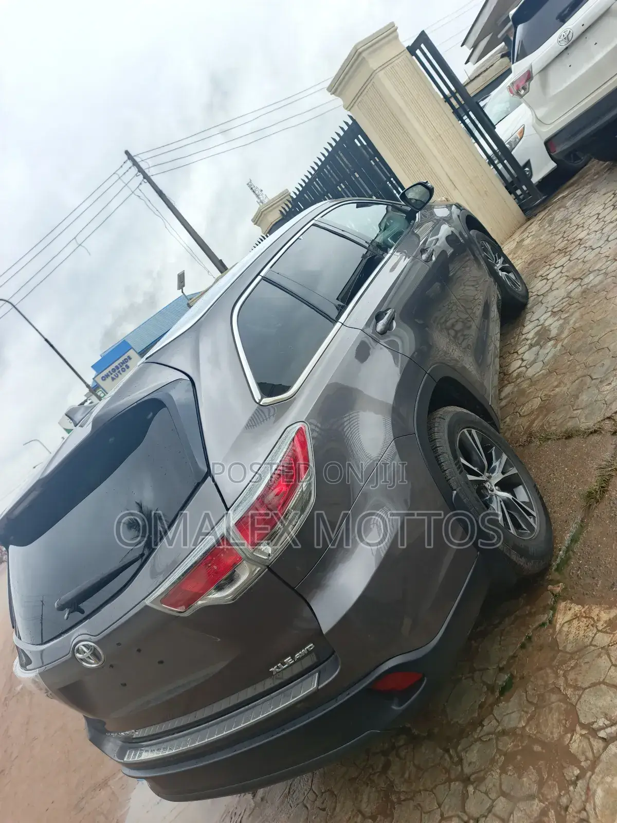 Toyota Highlander XLE V6 4x2 (3.5L 6cyl 6A) 2016 Gray