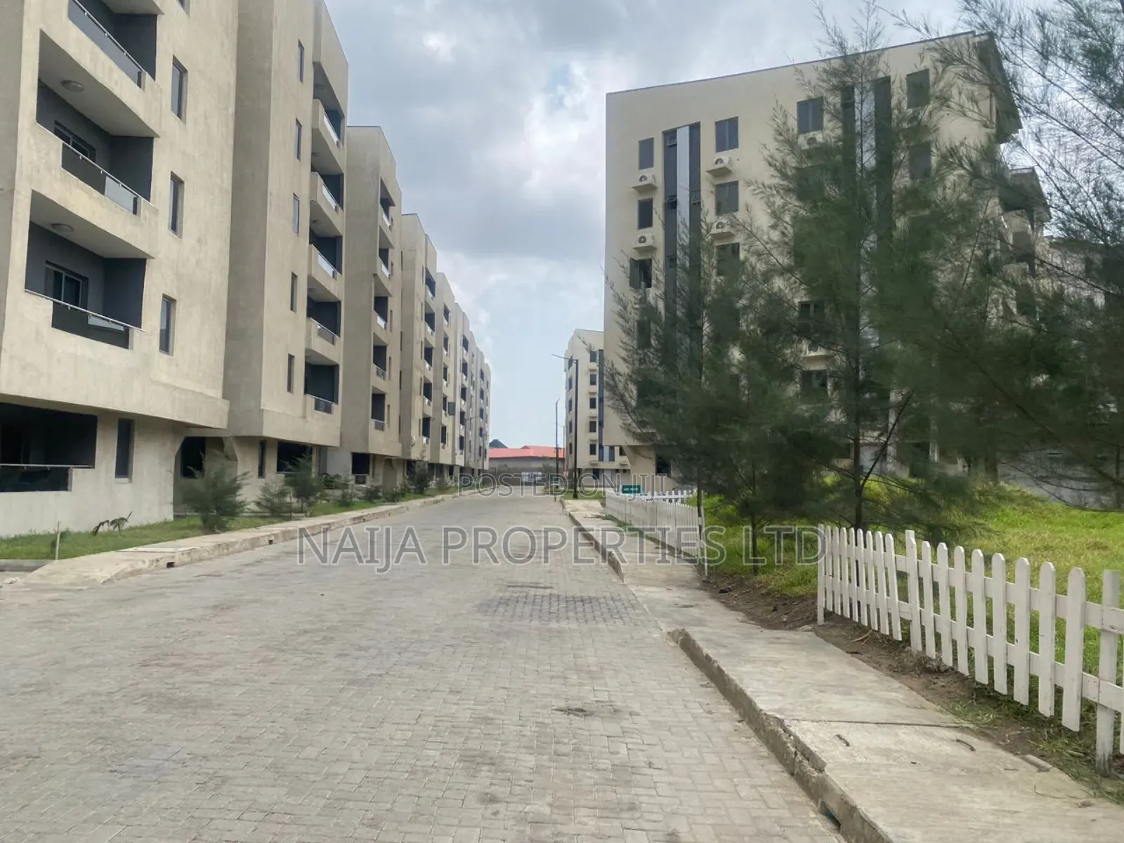 2bdrm Apartment in Surulere for sale