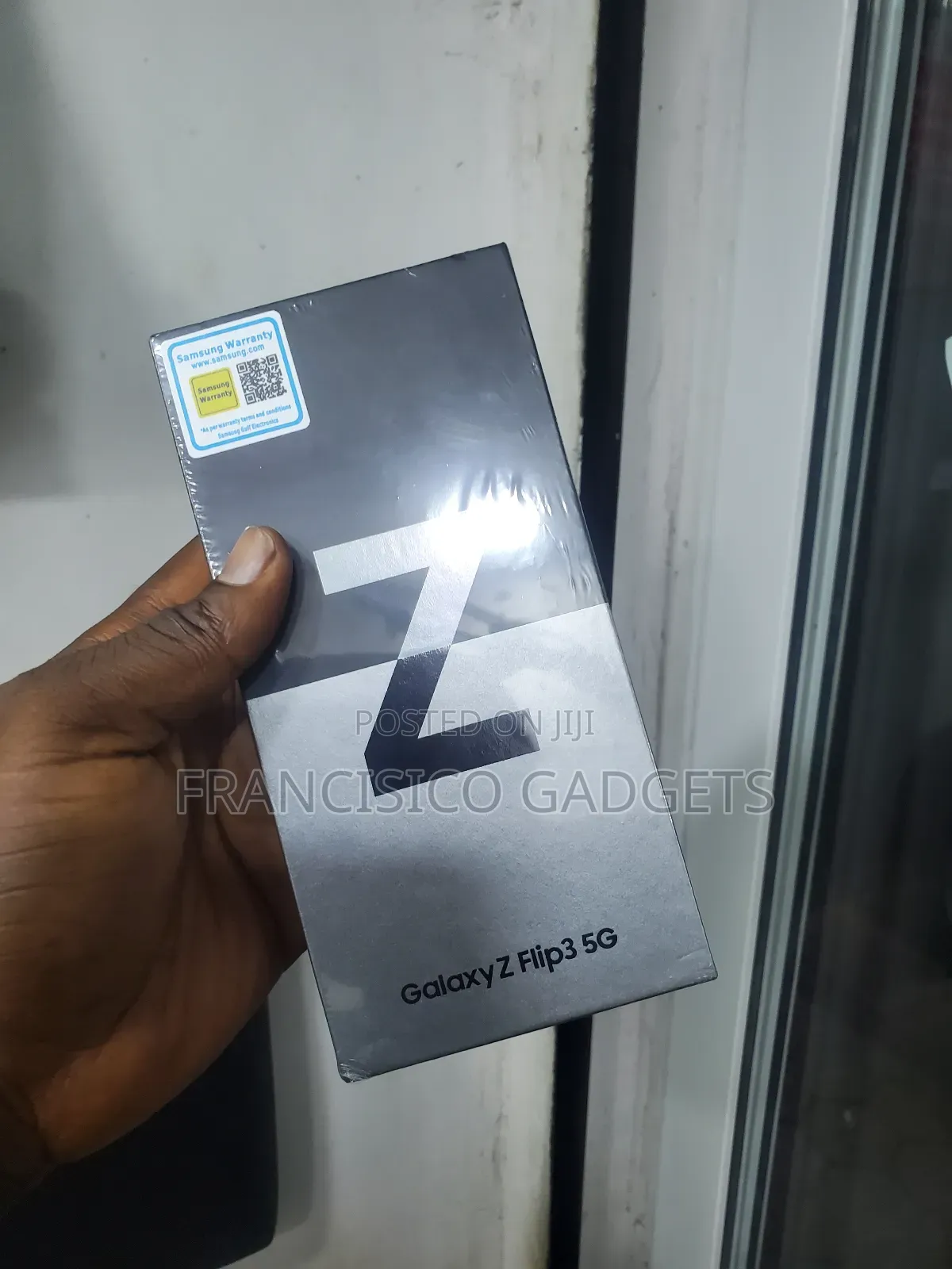 New Samsung Galaxy Z Flip3 5G 128 GB Orange