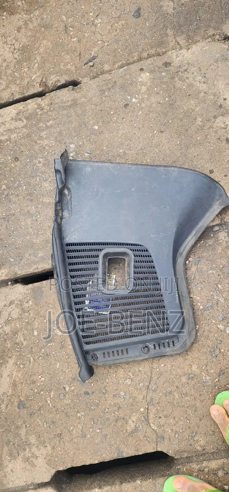 Glc300 2017 Passenger Side Battery Cover