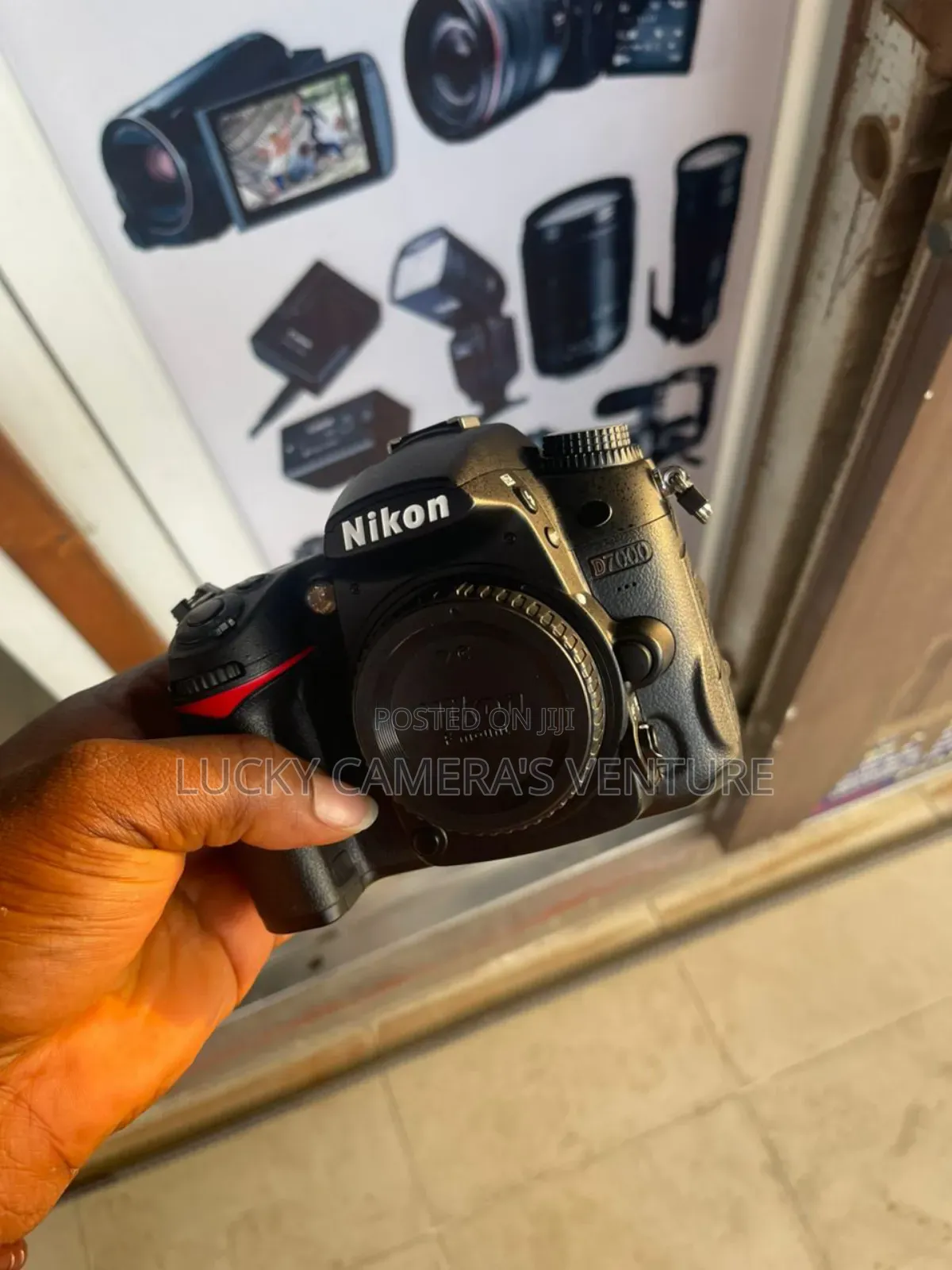 Nikon D7000 With 18-105mm Lens