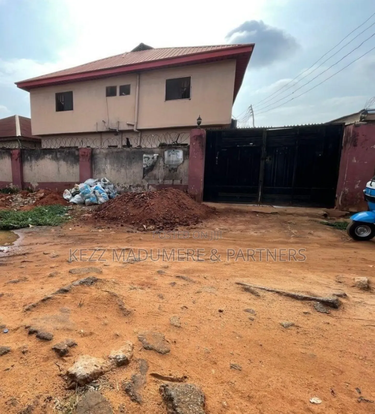 5bdrm Block of Flats in Off Oshimili South , for sale
