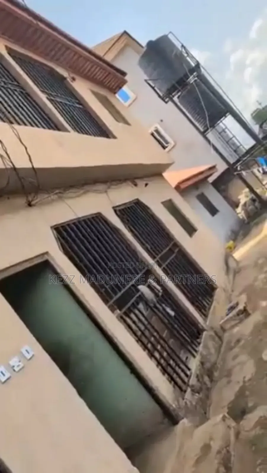 5bdrm Block of Flats in Off Oshimili South , for sale