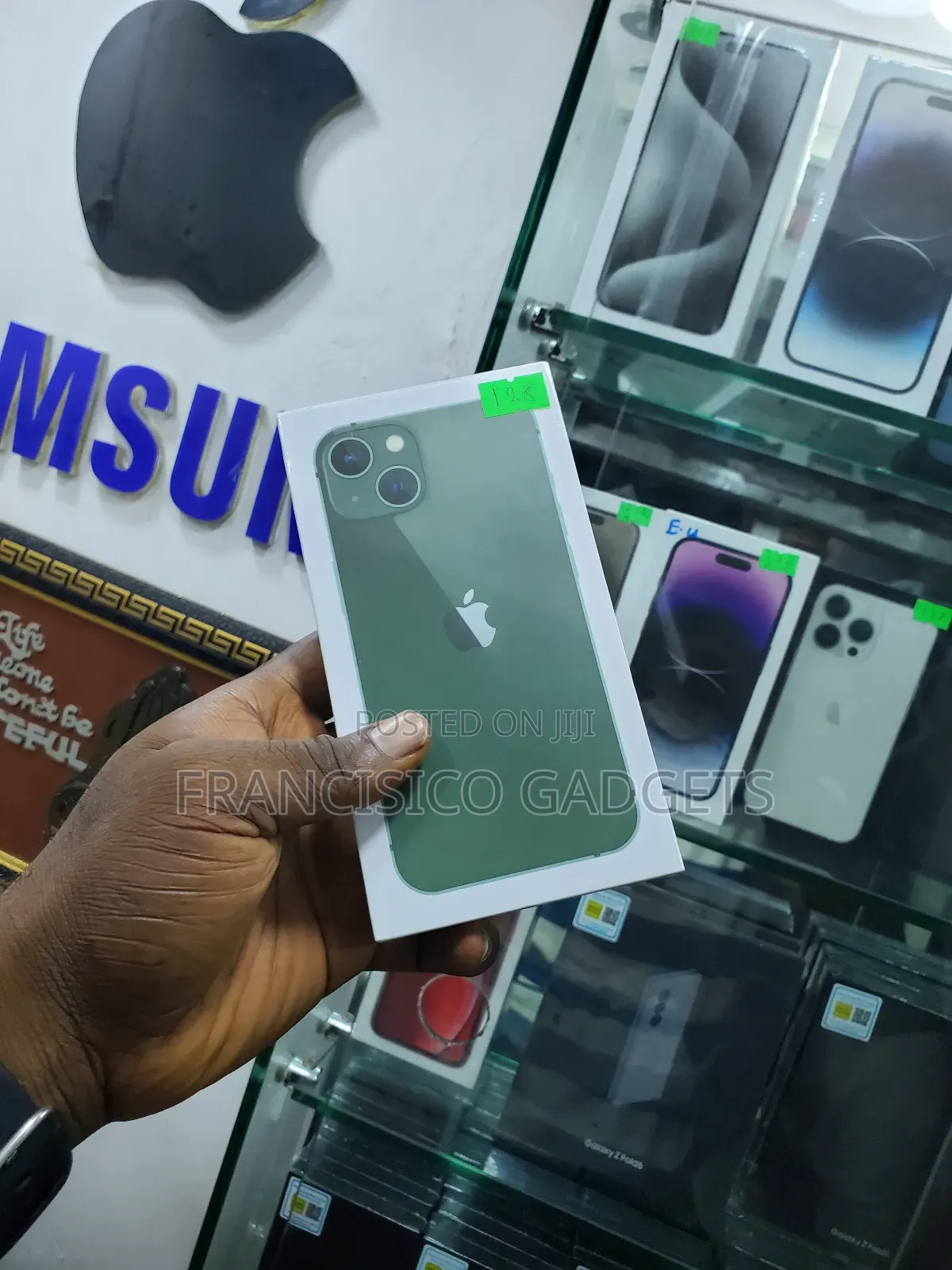 New Apple iPhone 13 128 GB Green