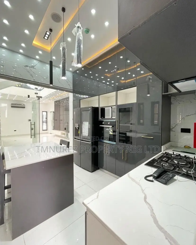 4bdrm Duplex in Orchid, Chevron for sale
