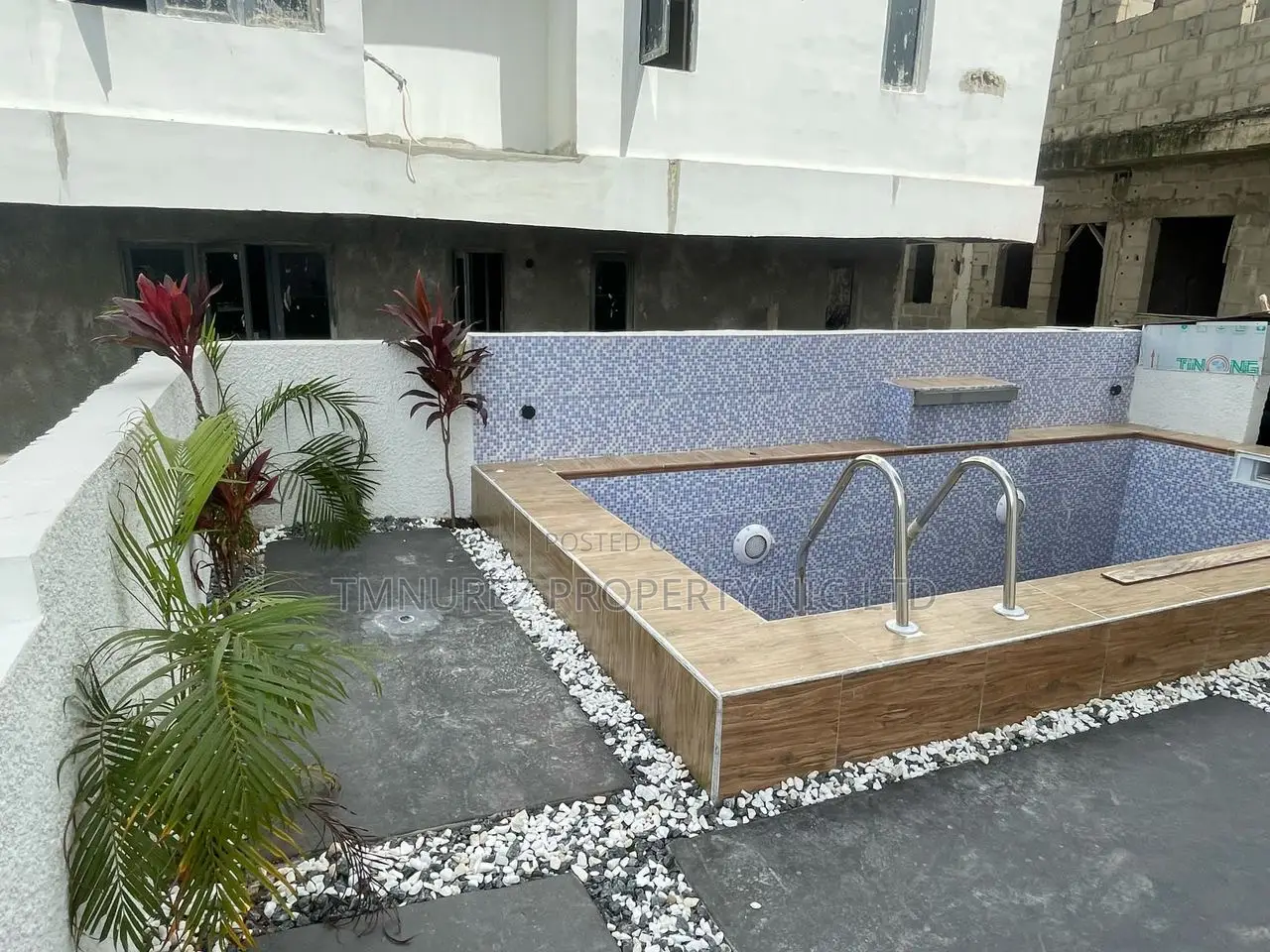 4bdrm Duplex in Orchid, Chevron for sale