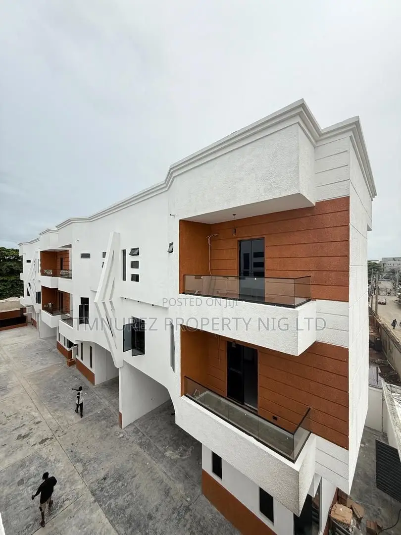 5bdrm Duplex in Osapa London for sale