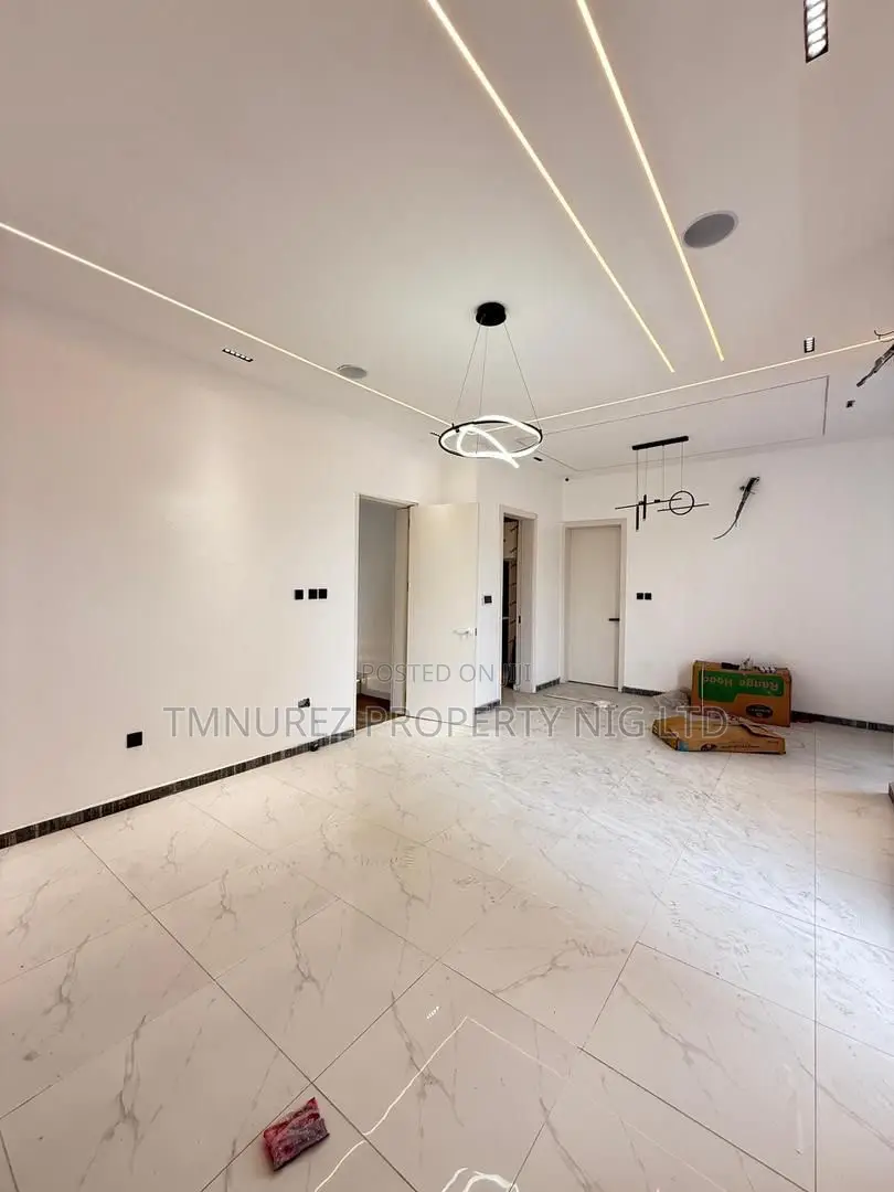 5bdrm Duplex in Osapa London for sale
