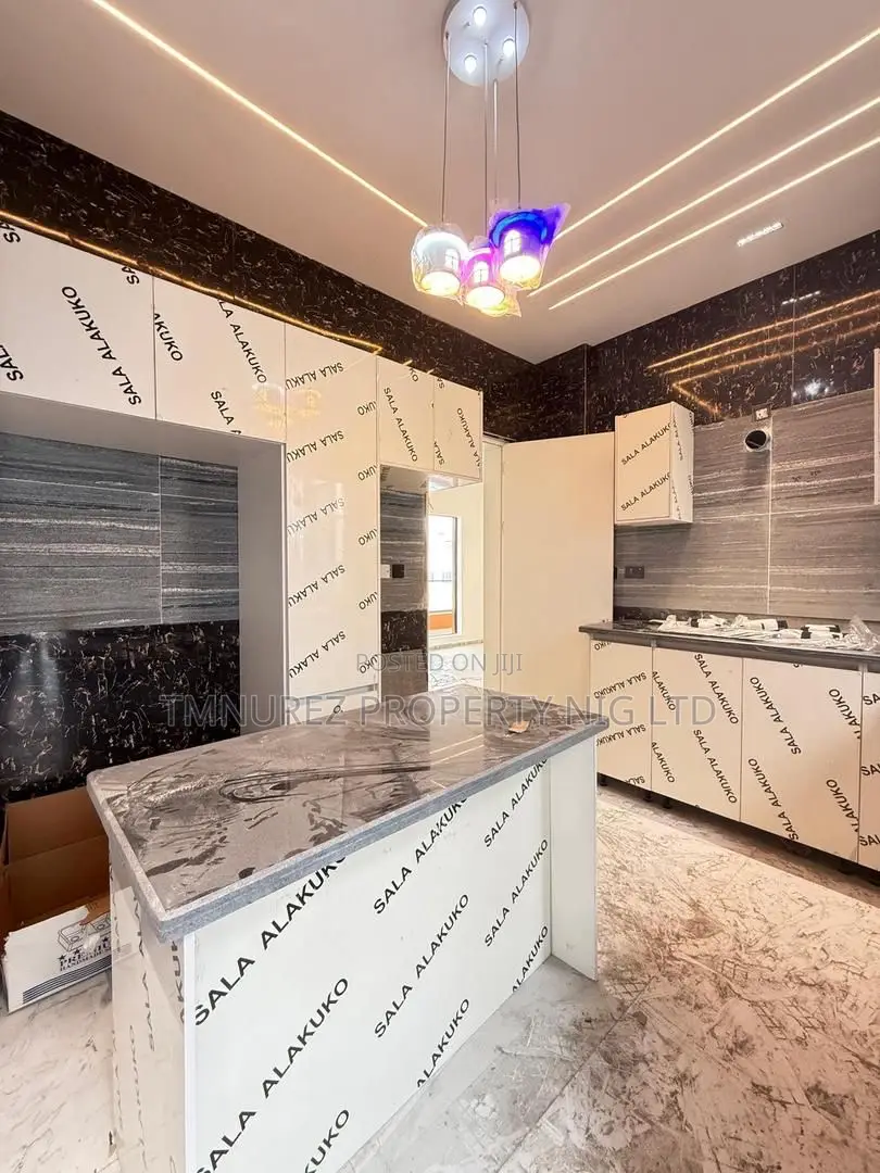 5bdrm Duplex in Osapa London for sale