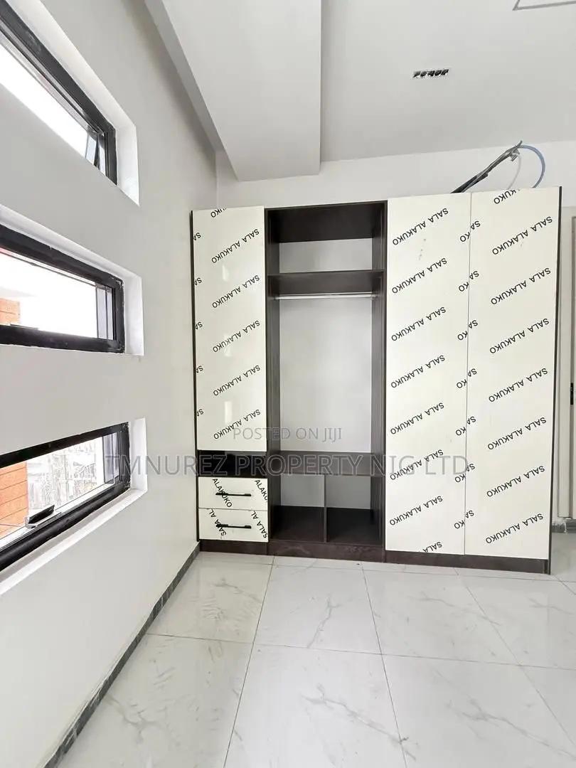 5bdrm Duplex in Osapa London for sale