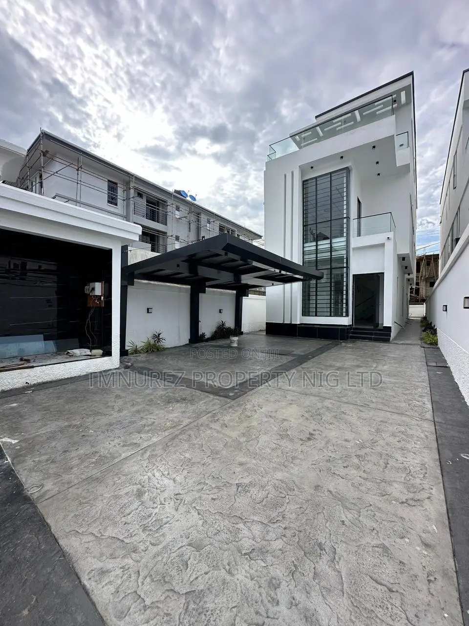 5bdrm Duplex in Osapa London for sale