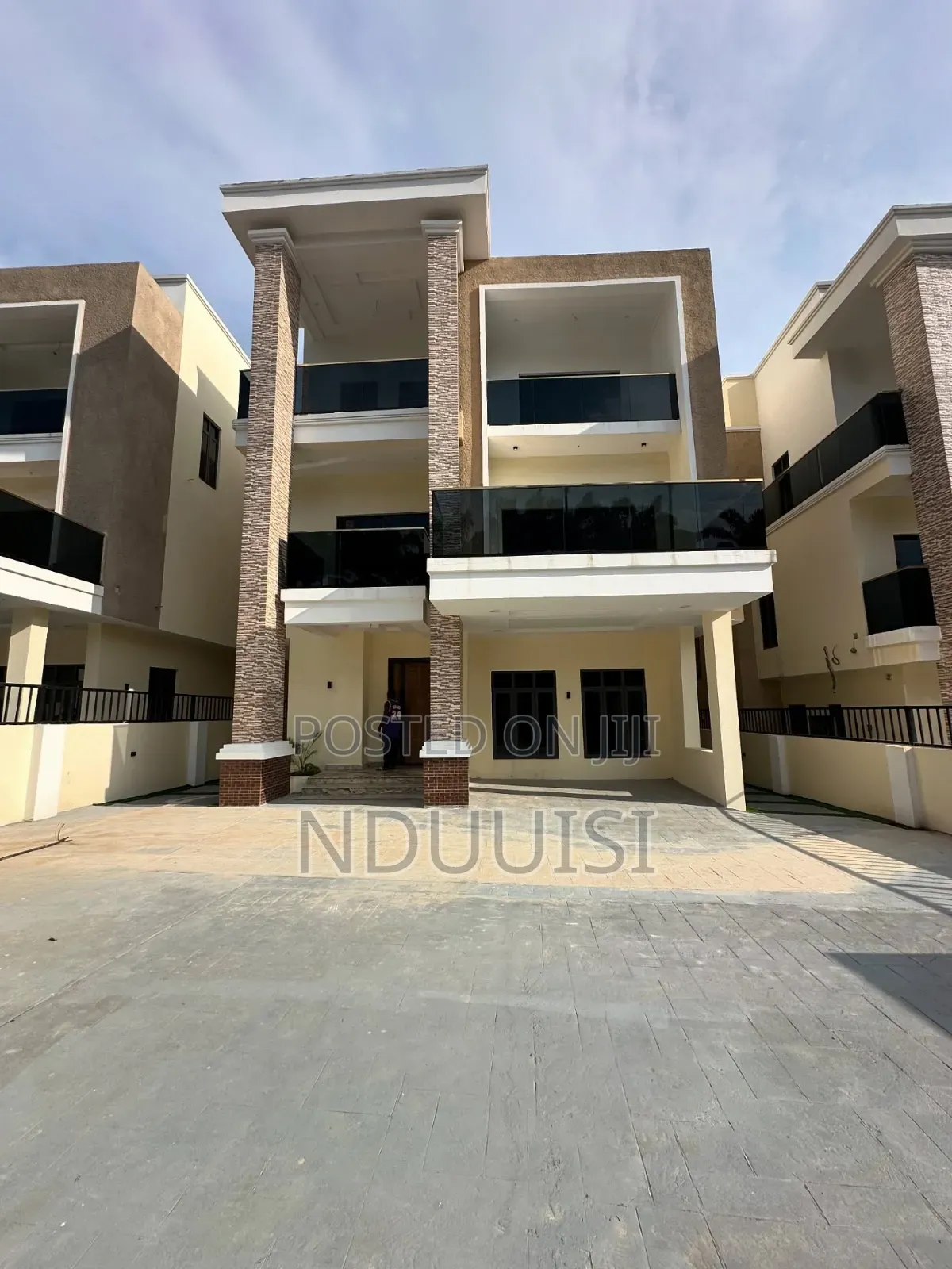 5bdrm Duplex in Gwarinpa for sale