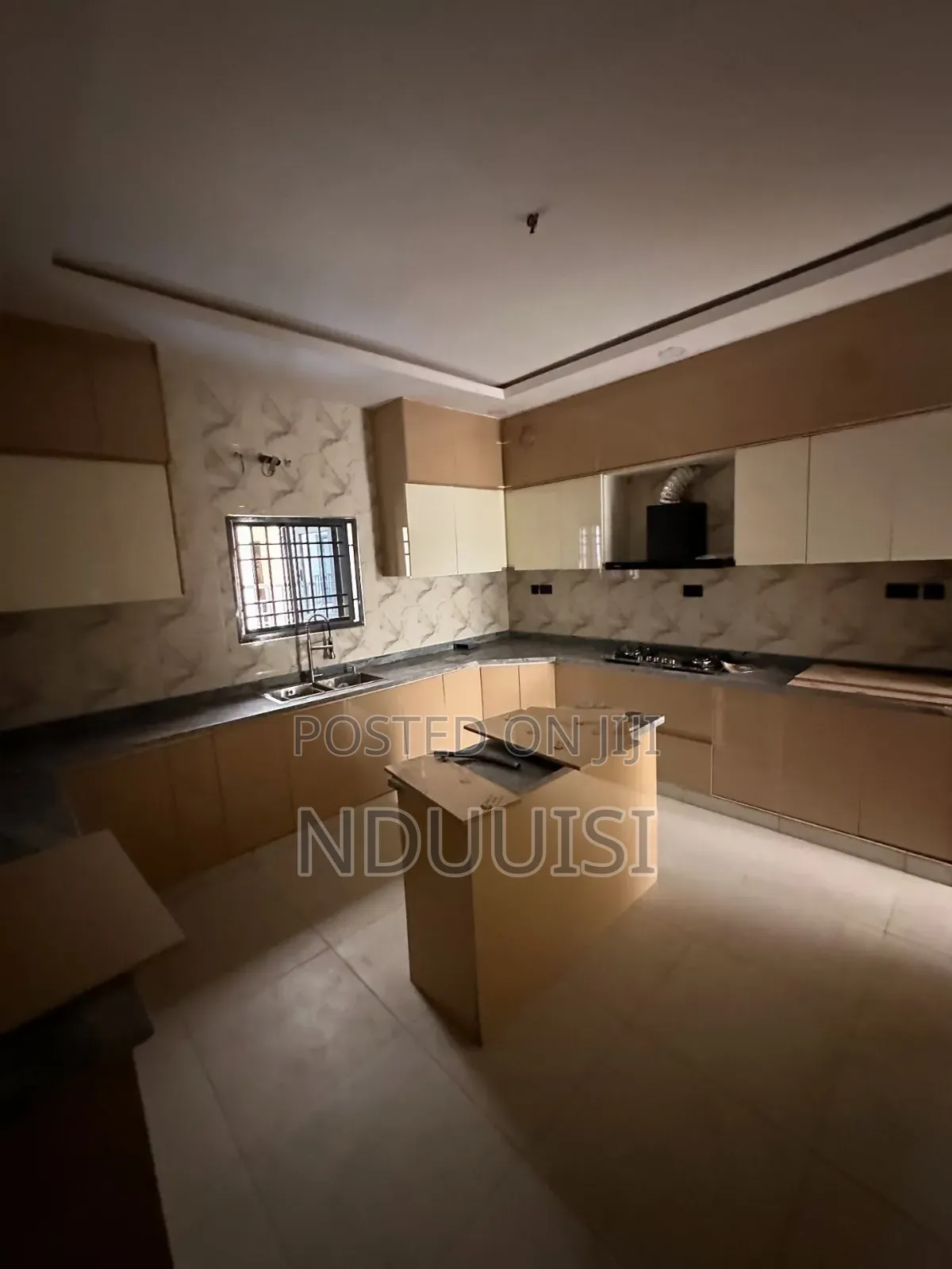 5bdrm Duplex in Gwarinpa for sale