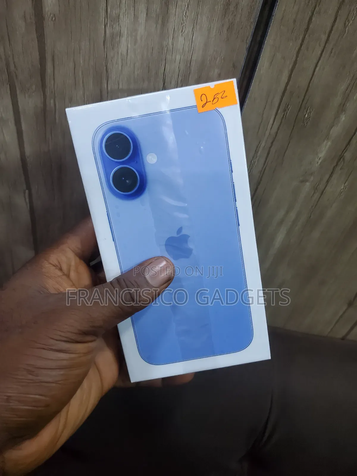 New Apple iPhone 16 256 GB Blue
