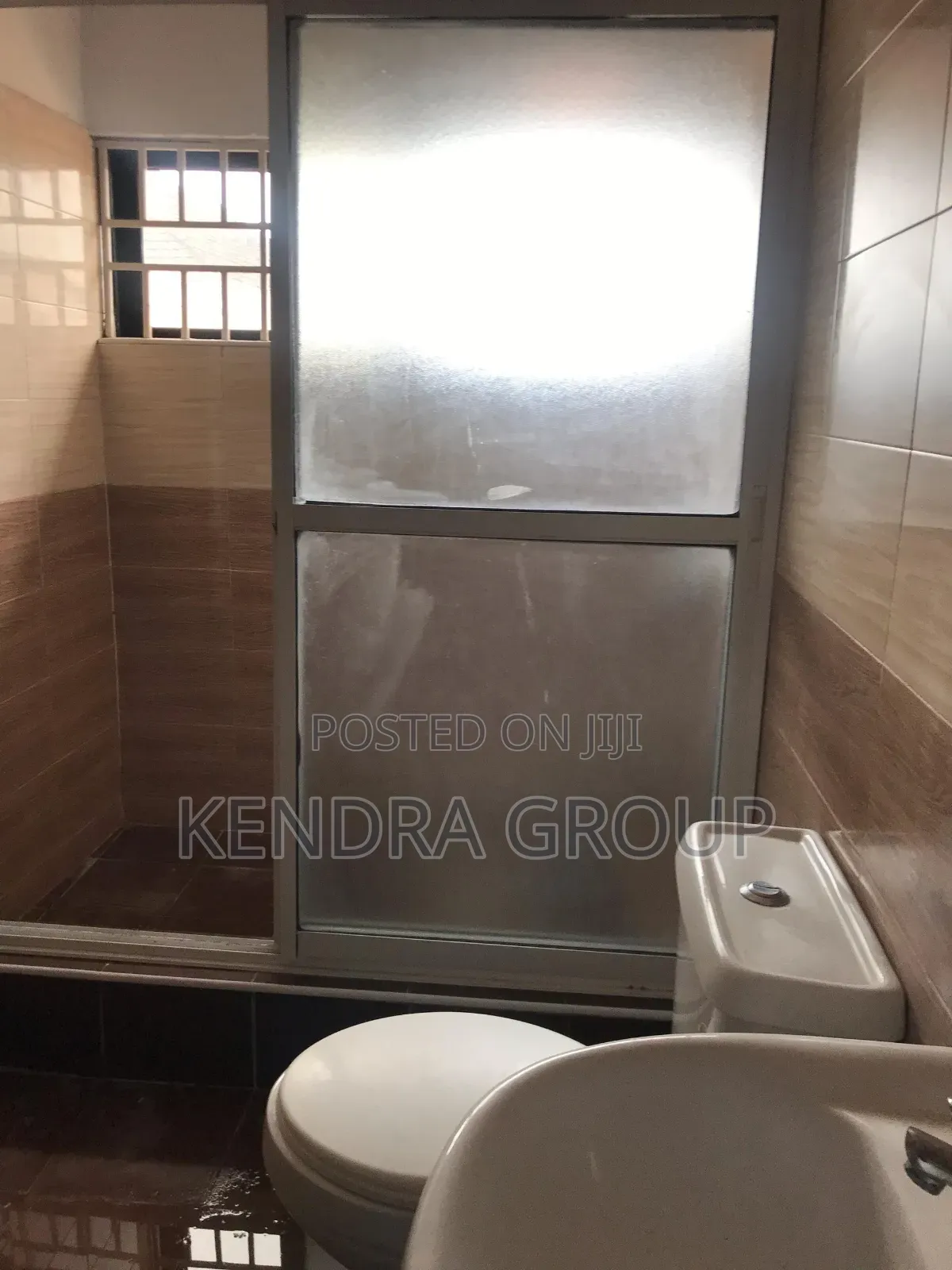 1bdrm Block of Flats in Lekki Phase 1 for rent