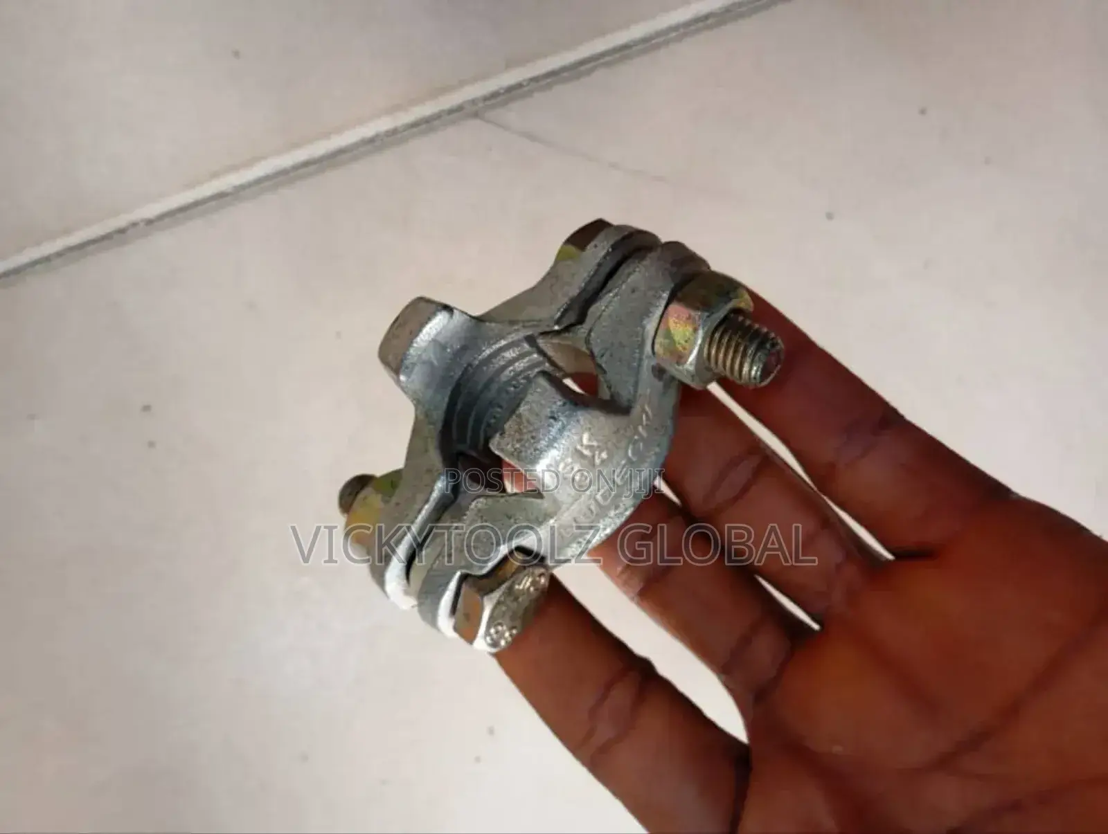 Pressure Hose Clamp With Holder (3⁄4")