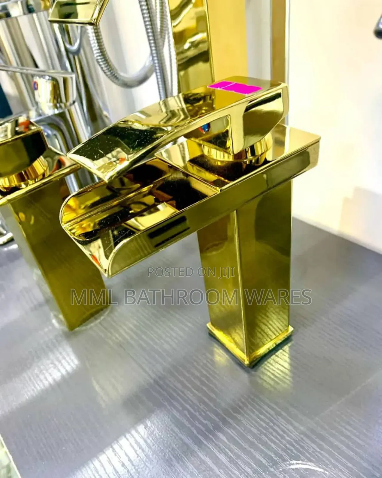Luxury Gold Water Fall Basin Faucet
