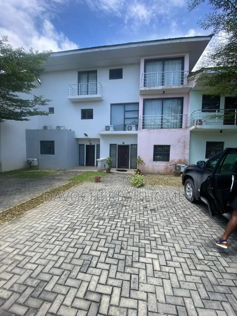 4bdrm Duplex in Lakowe Lakes, Sangotedo for rent