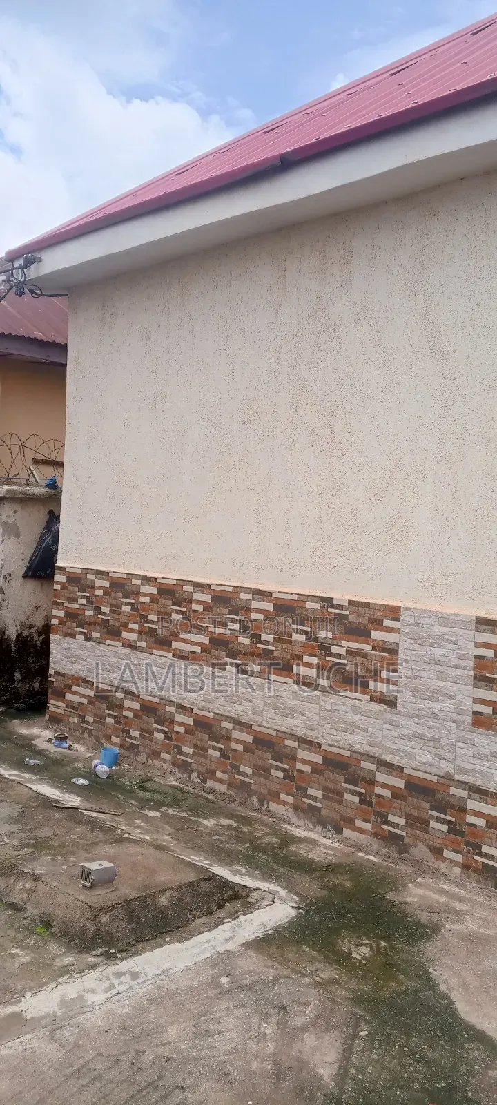5bdrm Block of Flats in Dutse-Alhaji for sale