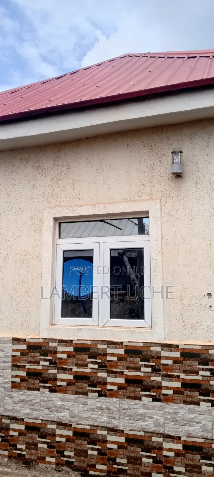 5bdrm Block of Flats in Dutse-Alhaji for sale