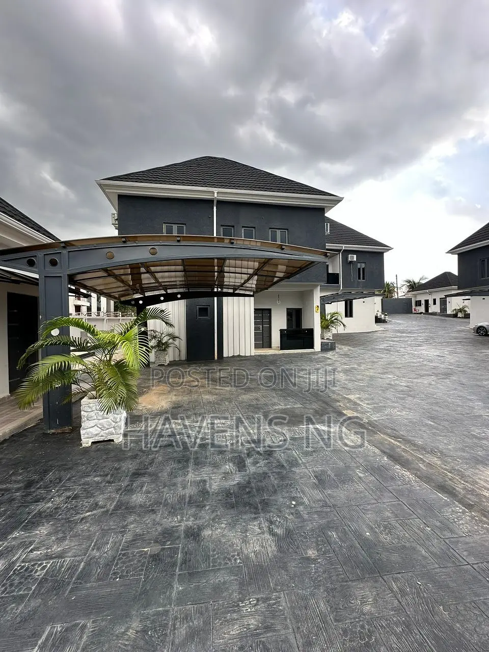 4bdrm Duplex in Life Camp for sale