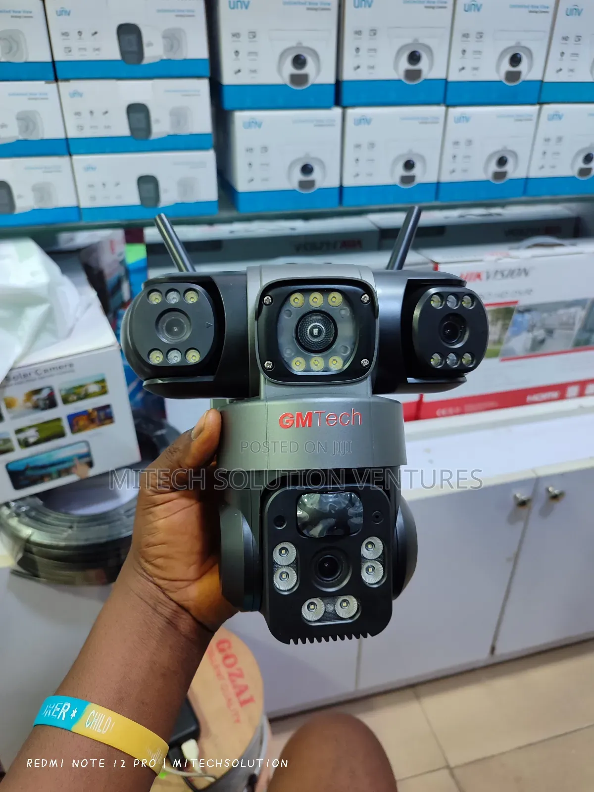 V380 Pro Ultra Hd Triple Lens PTZ Solar Camera.
