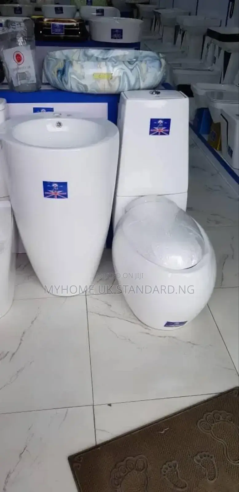 Master Toilet Seat With Wash Hand Basin Egg  Shape
