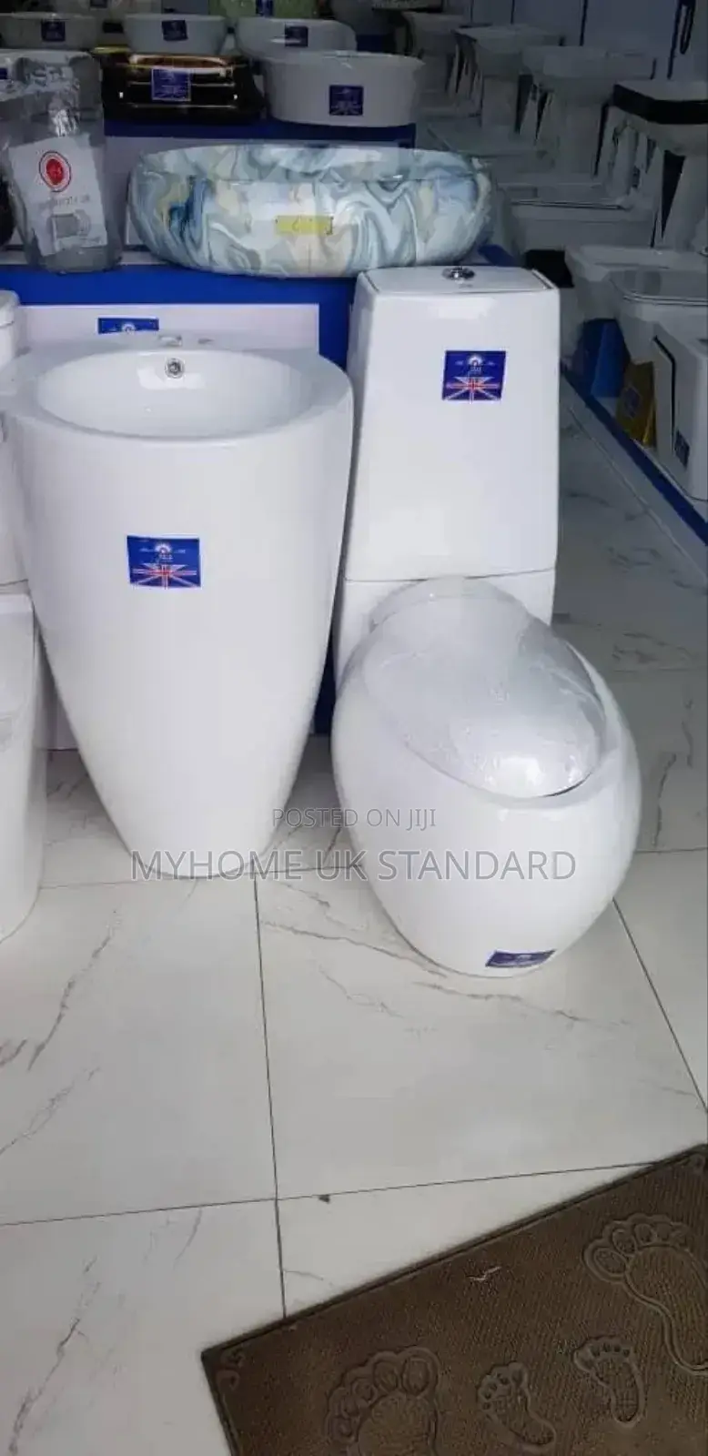 Master Toilet Seat With Wash Hand Basin Egg  Shape
