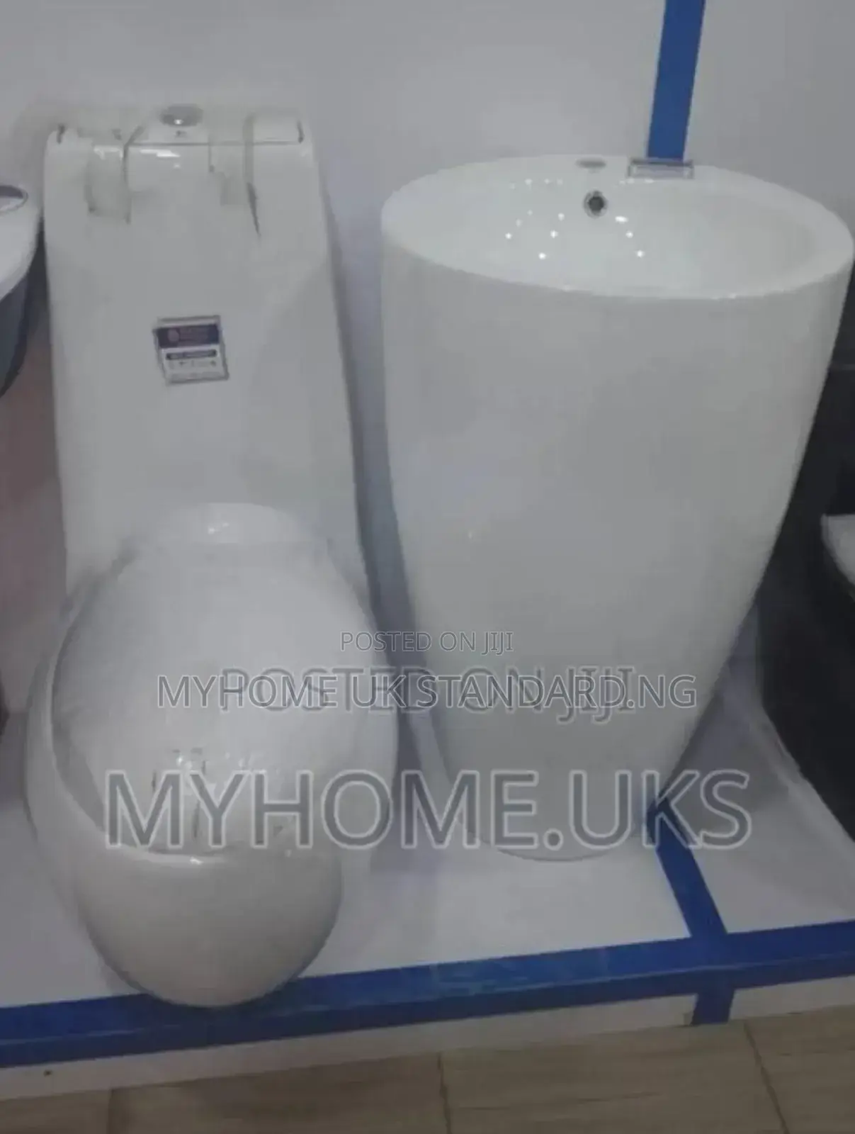 Master Toilet Seat With Wash Hand Basin Egg  Shape