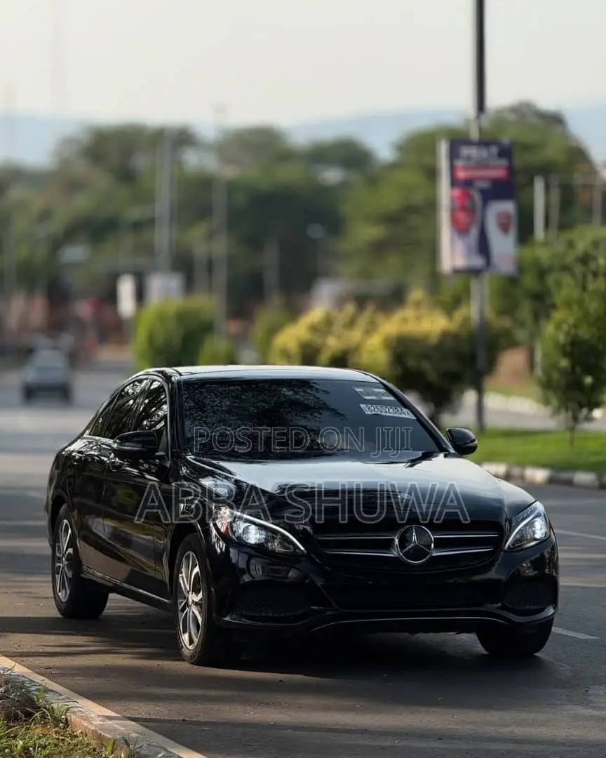 Mercedes-Benz C300 2016 Black