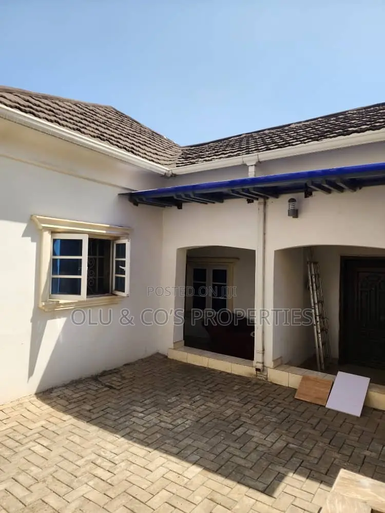 5bdrm Mansion in Gwarimpa 1St Avenue, Gwarinpa for sale