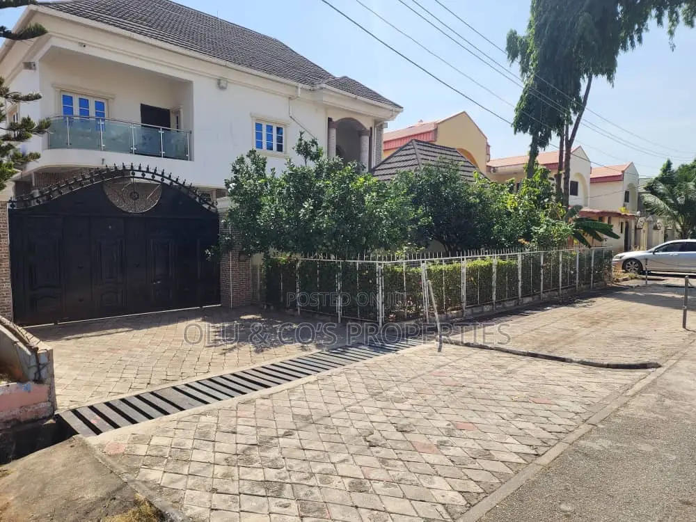 5bdrm Mansion in Gwarimpa 1St Avenue, Gwarinpa for sale