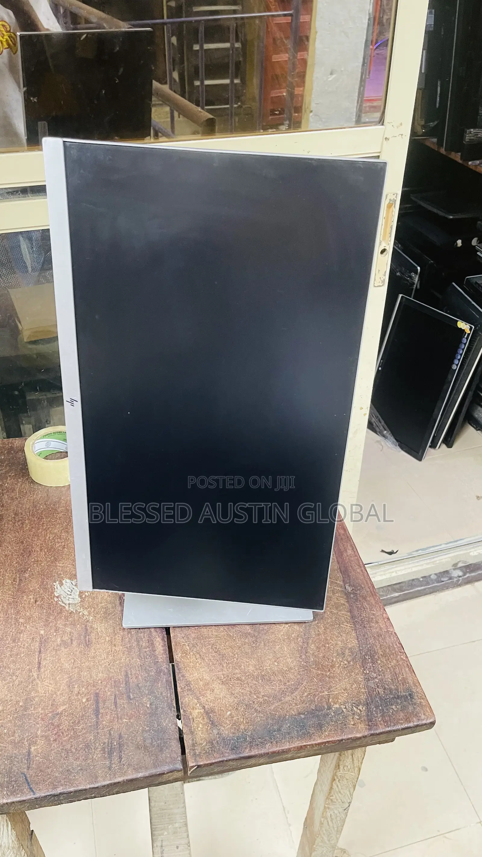 24 Inches Hp Frameless Monitor