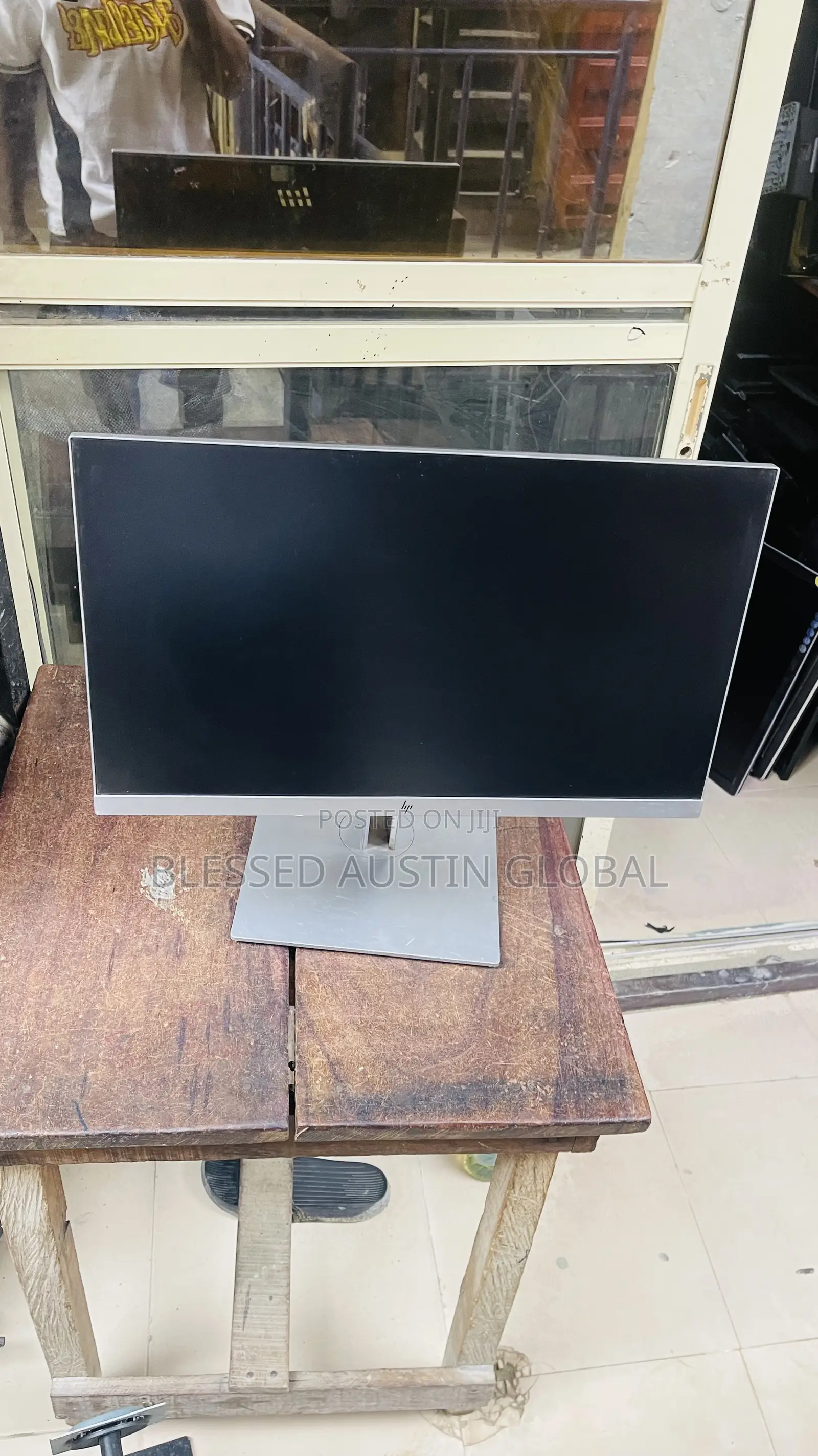 24 Inches Hp Frameless Monitor