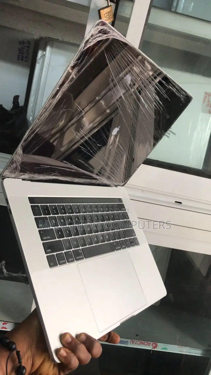 Laptop Apple MacBook Pro 2017 16GB Intel Core i7 SSD 512GB