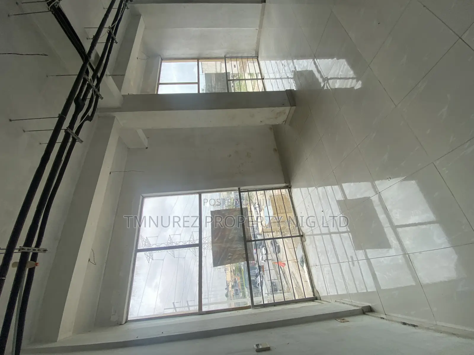 Showroom to Let