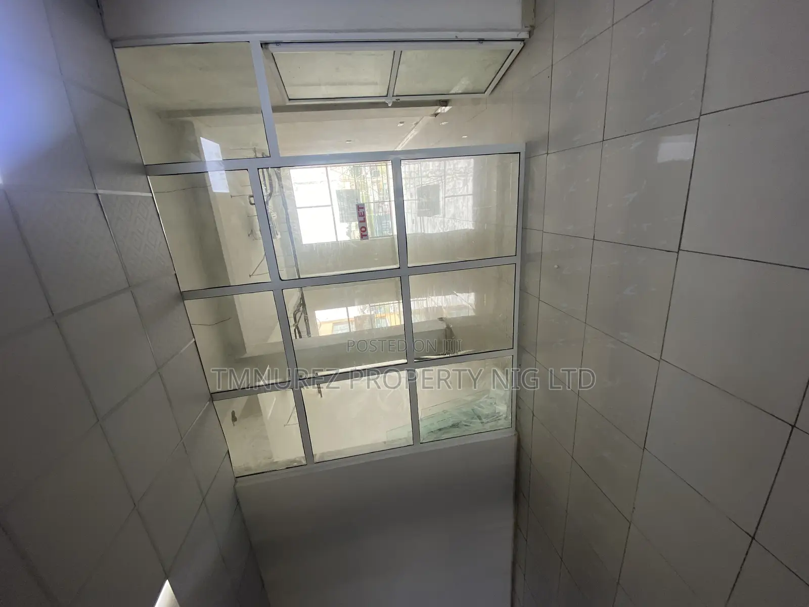 Showroom to Let