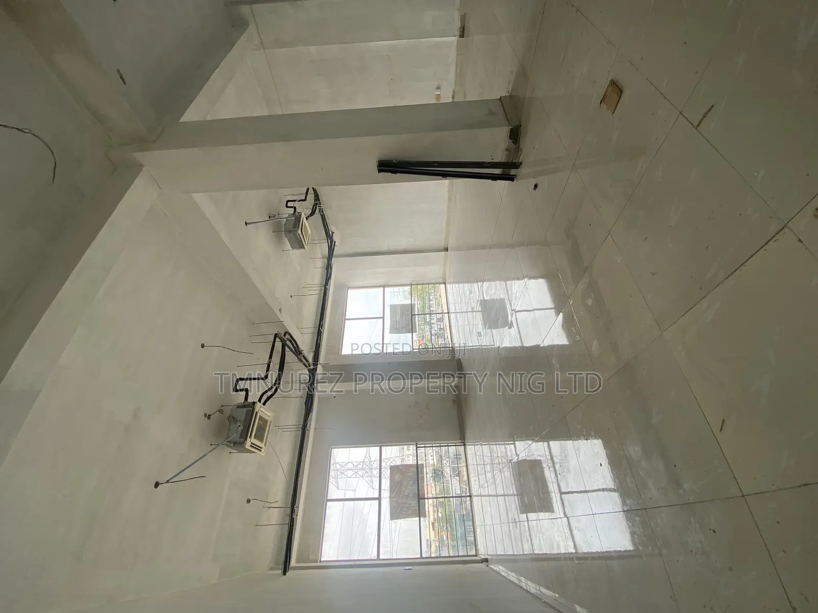 Showroom to Let